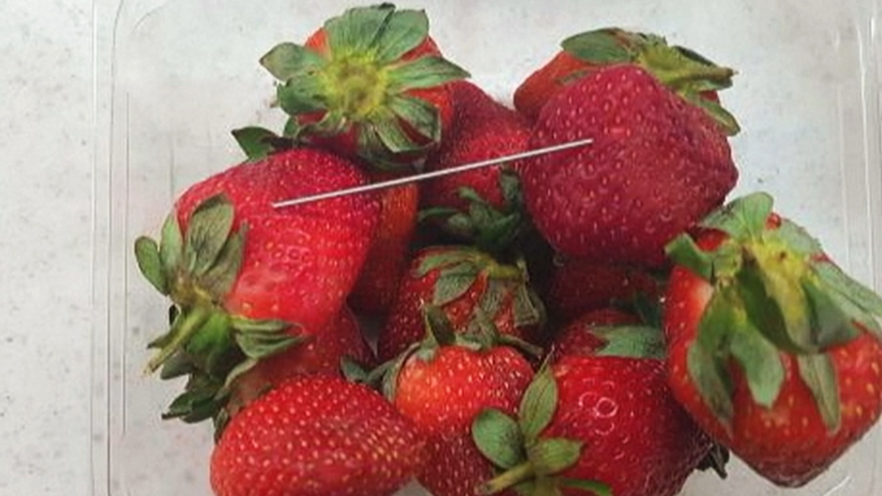 Фрукты и ягоды в Австралии начиняют иглами неизвестные злоумышленники