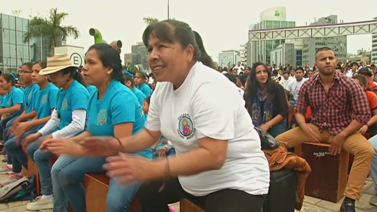 В Перу попытались побить рекорд по массовой игре на кахоне