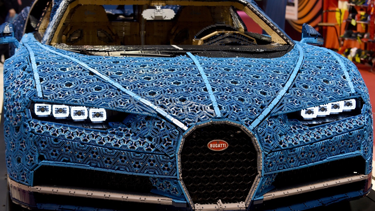Bugatti Chiron из миллиона деталей Lego показали на Парижском автосалоне