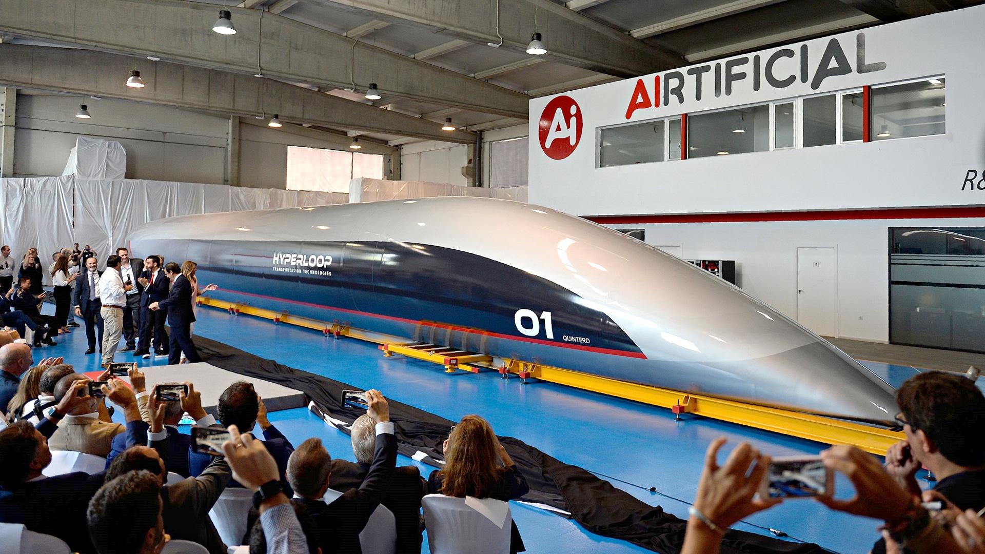 В Испании показали первый полномасштабный прототип поезда Hyperloop