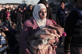 Amnesty International: женщины в греческих лагерях для беженцев боятся ходить в душ