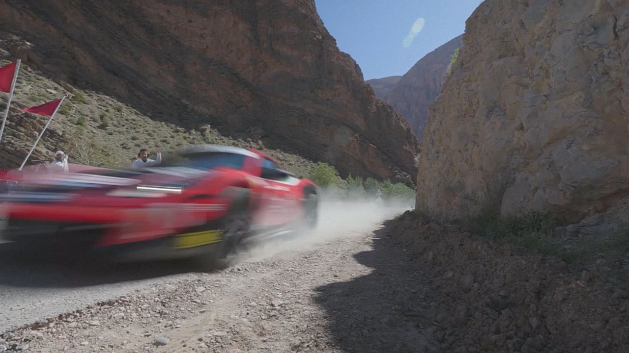 Пилот на Ferrari проехал по горной трассе в Марокко с рекордной скоростью