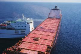 В Средиземном море грузовое судно протаранило контейнеровоз