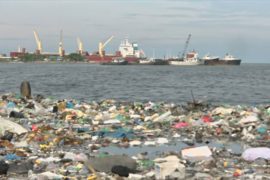 Пластиковый мусор заполонил побережье Гаити