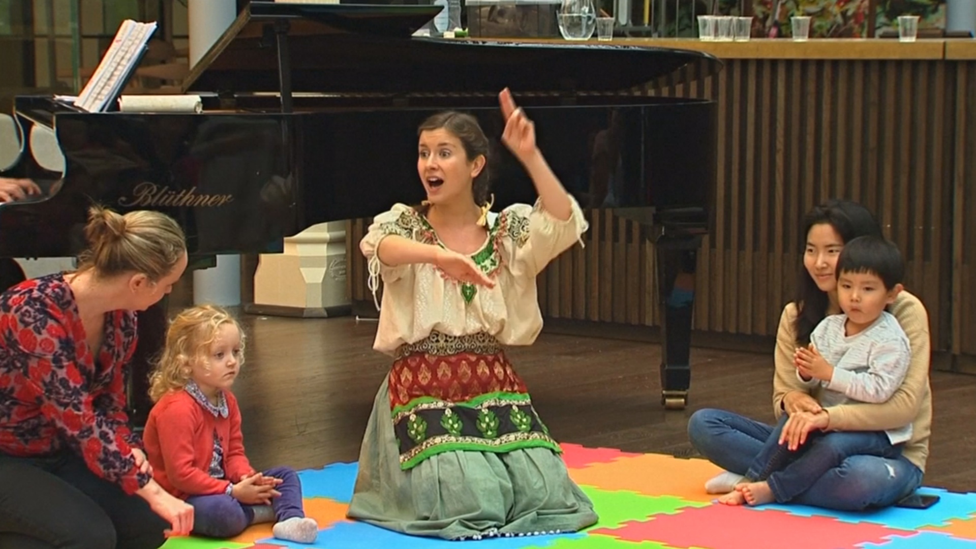 Любить оперу с пелёнок учат в Королевском театре Лондона