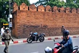 Британца и канадку могут посадить на 10 лет за граффити в Таиланде