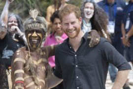 Принца Гарри и его жену встречают на Фиджи