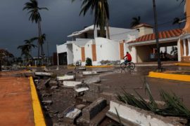 В Мексике устраняют последствия урагана Уилла
