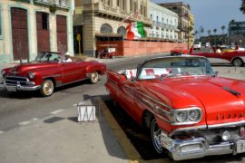 По Гаване проехали автомобильные раритеты