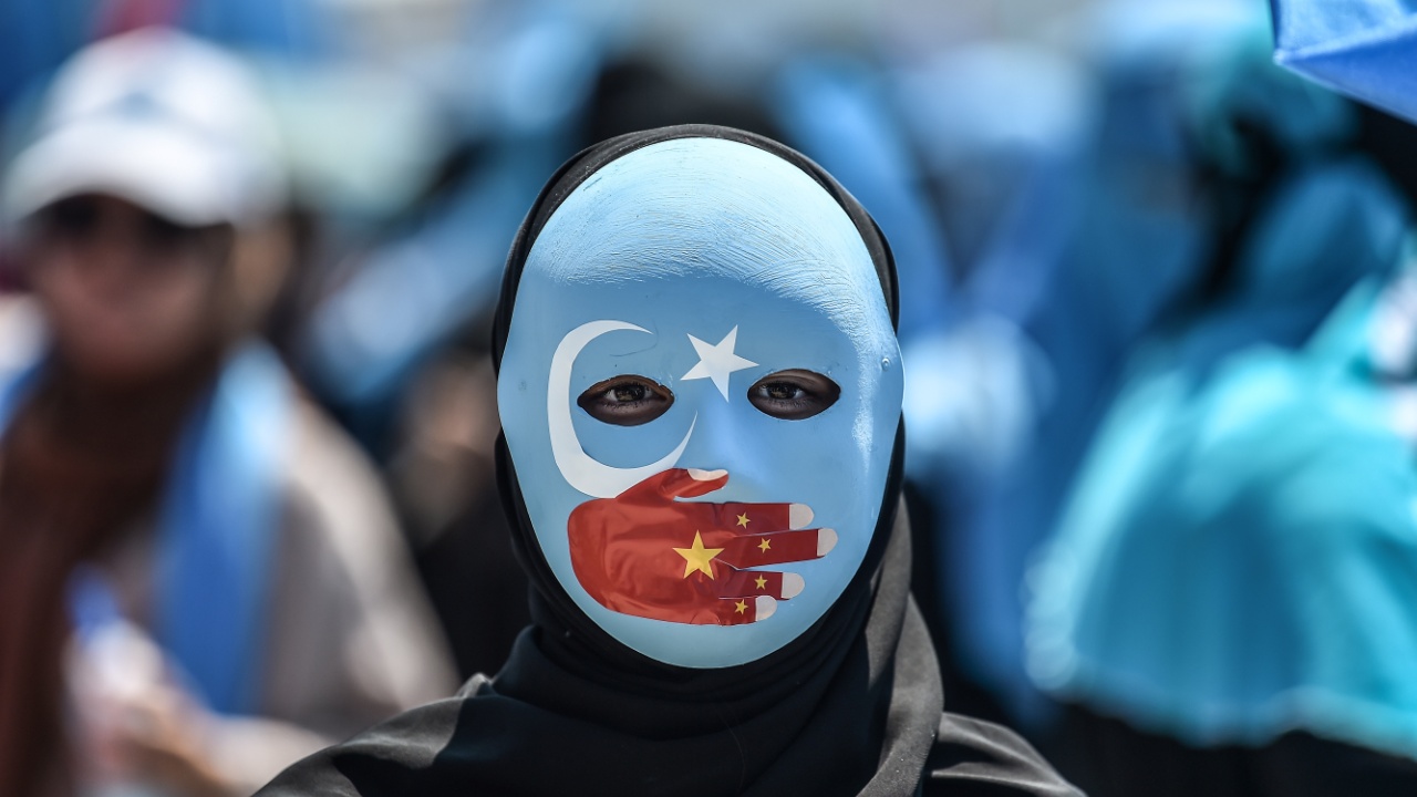 Активисты в Стамбуле потребовали от Пекина закрыть концлагеря для уйгуров Активисты в Стамбуле потребовали от Пекина закрыть концлагеря для уйгуров