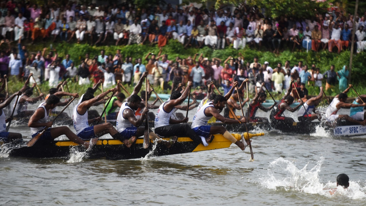 Знаменитые гонки на лодках-змеях прошли в Индии