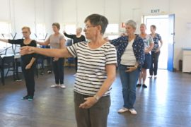 Австралийские бабушки занимаются балетом