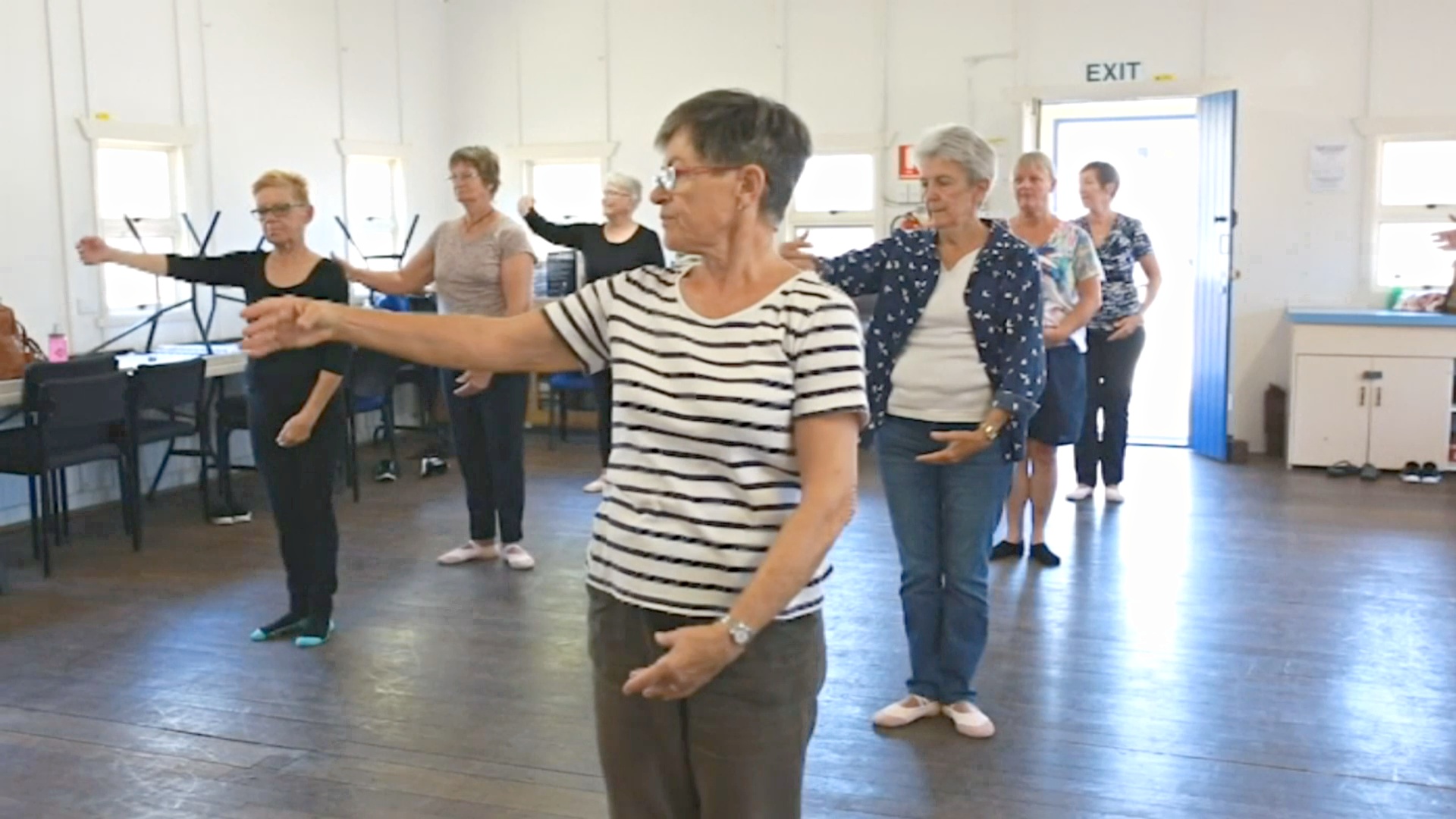 Австралийские бабушки занимаются балетом
