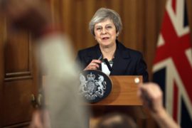 «Брексит»: уход министров и возможный вотум недоверия Терезе Мэй