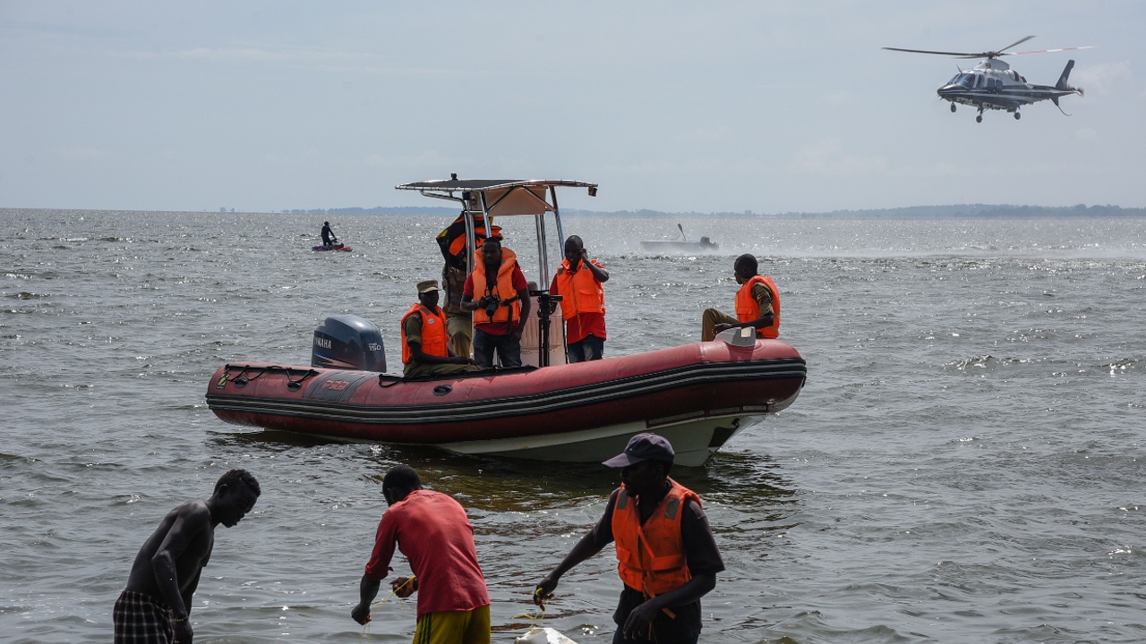 Число жертв крушения судна в Уганде возросло до 30