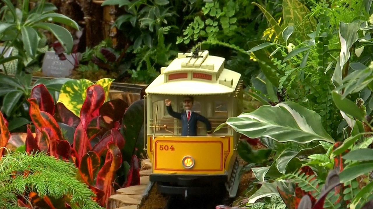 Шоу миниатюрных поездов стартовало в ботаническом саду Нью-Йорка