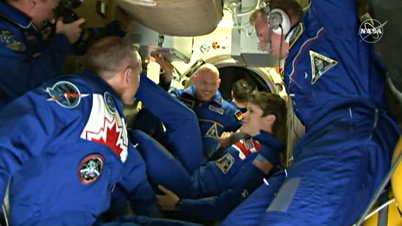 Экипаж МКС-58 перешёл на борт орбитальной станции