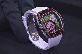 Что подарить тем, у кого есть всё?