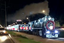 По столице Колумбии ездит поезд с огнями и Санта-Клаусом