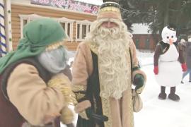 Татарский дед Мороз встречает гостей в лесу