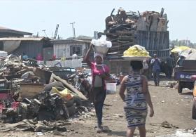 На свалке электротоваров Ганы отходы начинают утилизировать безопасно