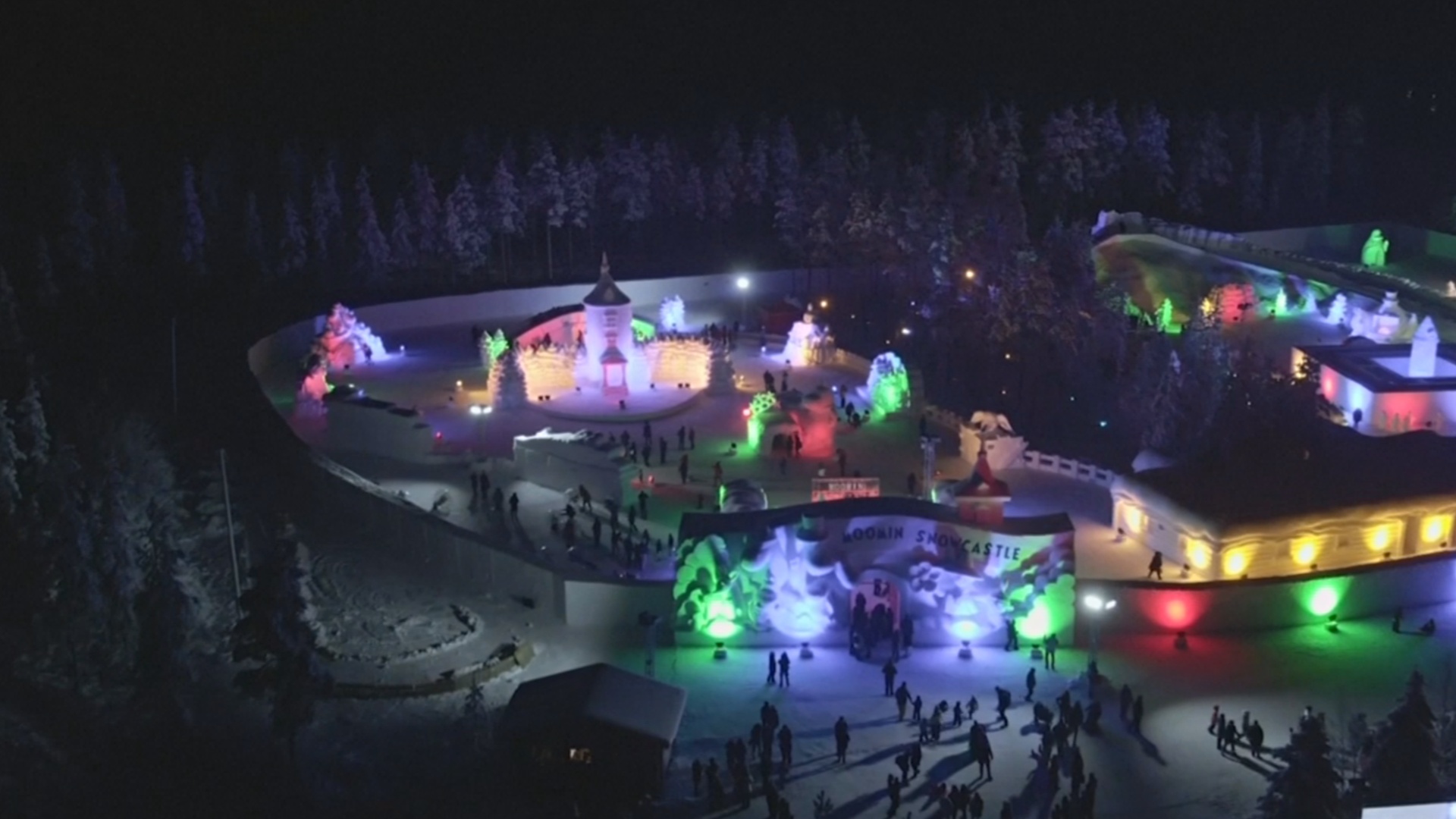 В деревне Санта-Клауса появился снежный городок муми-троллей