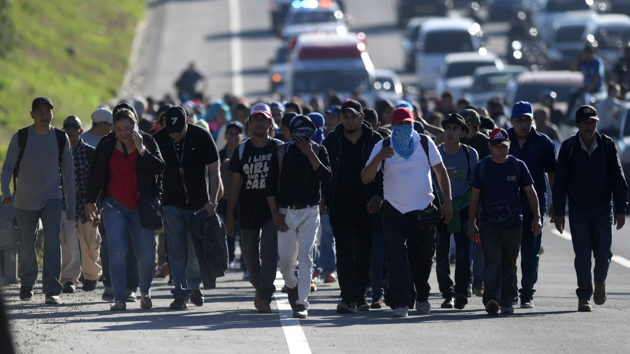 Новый караван мигрантов выдвинулся из Сальвадора в США
