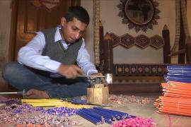 Пакистанец делает качели из 200 000 карандашей ради рекорда Гиннесса