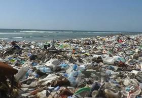 В Сомали пластиковые отходы превращают в кровельную плитку
