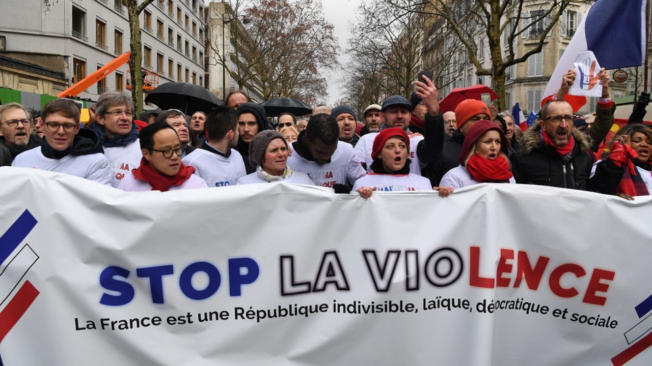 В Париже протестуют против протестов