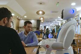 Кафе с роботами открылось в Будапеште