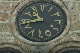 Часы в Сараево показывают лунное время