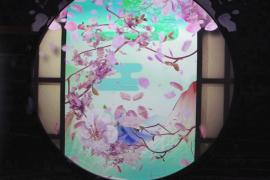 Виртуальные весенние цветы радуют гостей выставки в Токио
