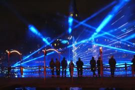 Столицу Дании украсили десятки световых инсталляций