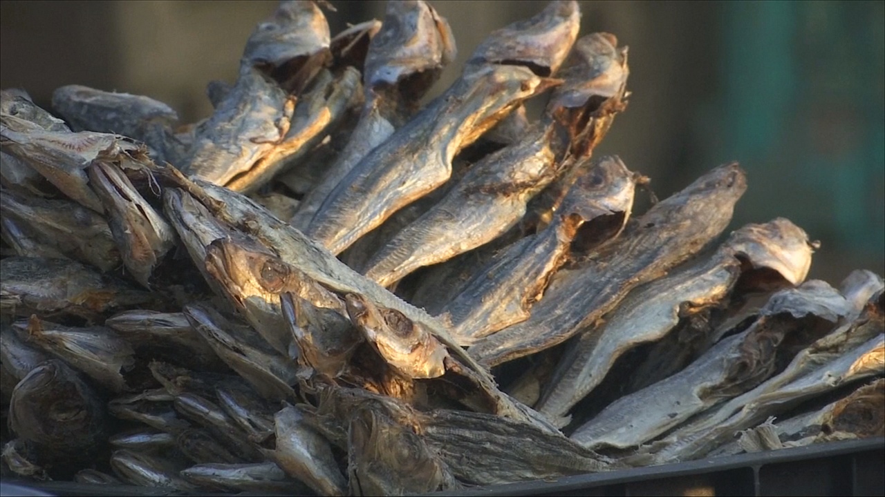 В индийском Кашмире пережить зиму помогает вяленая рыба