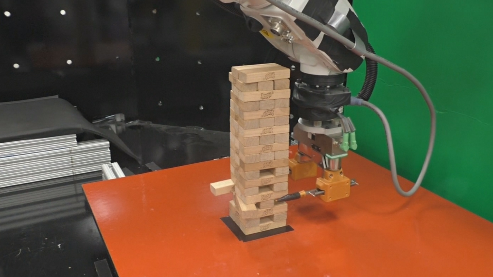 Учёные создали робота, который научился играть в «дженгу»