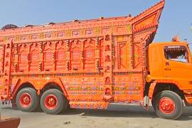 Тюнинг по-пакистански: как грузовики превращаются в картинные галереи
