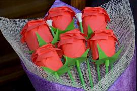 Неувядающие цветы ко Дню святого Валентина создали филиппинки