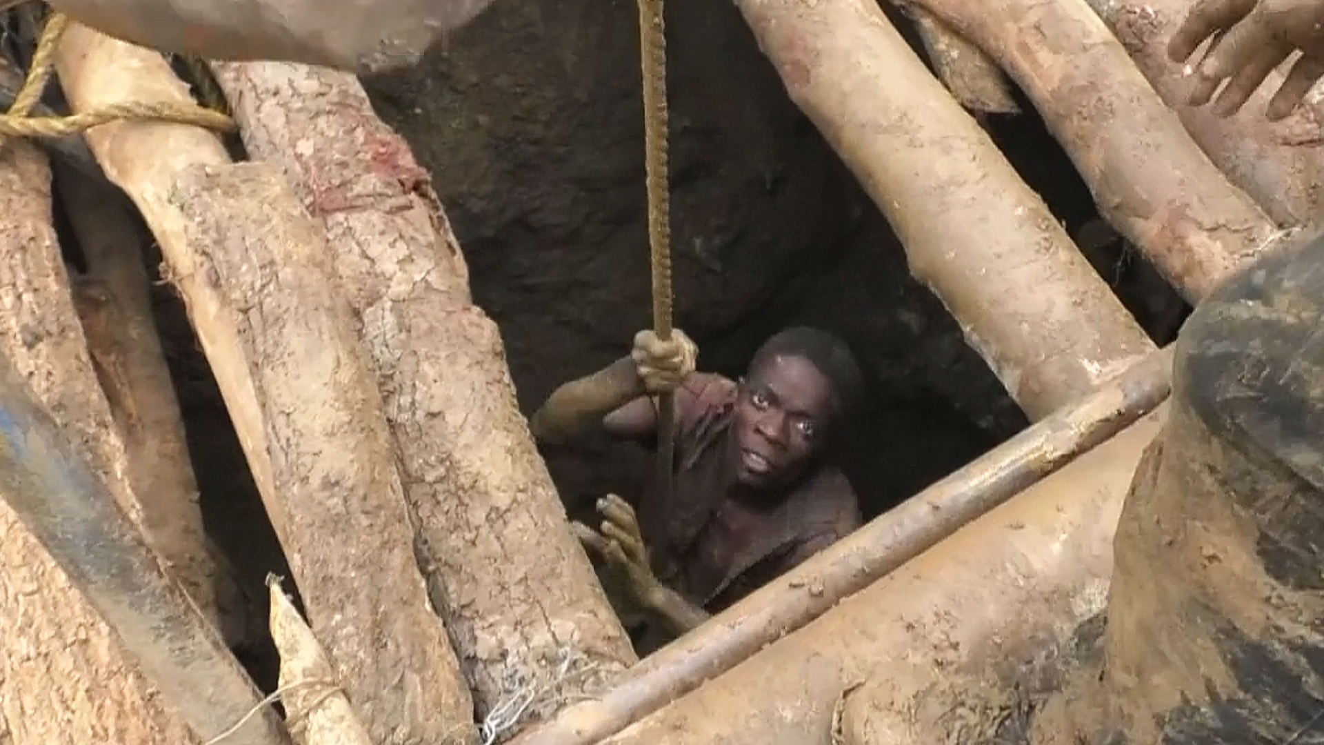 В затопленных шахтах в Зимбабве погибли до 60 человек