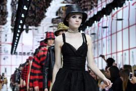 Показы Недели моды в Париже посвятили наследию Лагерфельда