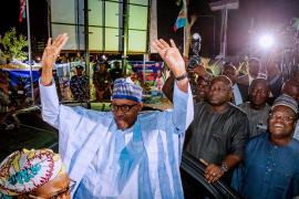 Президент Нигерии по итогам выборов остаётся на второй срок