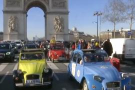 «Народные автомобили» Франции проехали по улицам Парижа