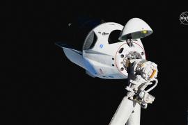 Космонавты МКС обследовали кабину корабля Dragon 2