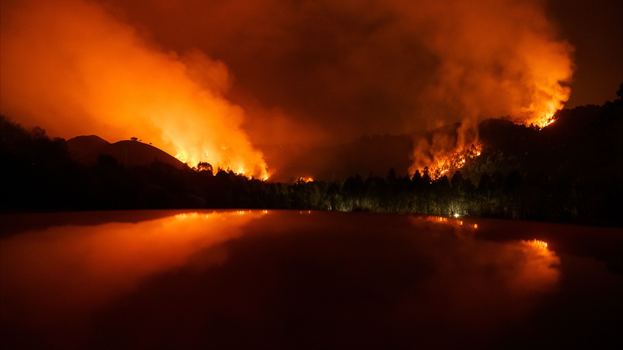 Лесные пожары обрушились на север Испании