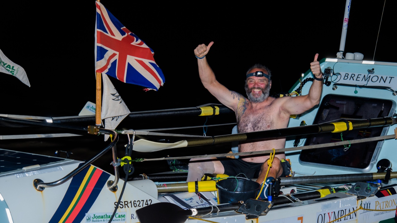 Британец без ноги установил мировой рекорд, переплыв океан на лодке