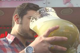 Египетский магазин предлагает за награду выпить гигантский бокал сока