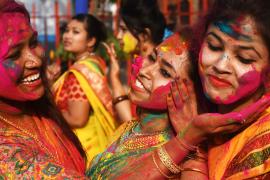 Буйство красок и веселье: в Индии празднуют «Холи»