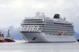 Потерпевший бедствие лайнер Viking Sky прибыл в порт Норвегии