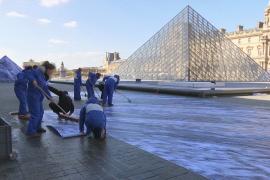Инсталляция уличного художника преобразит пирамиду Лувра