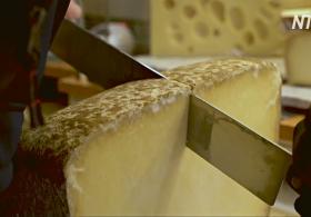 Французы встали на защиту сыра из сырого молока